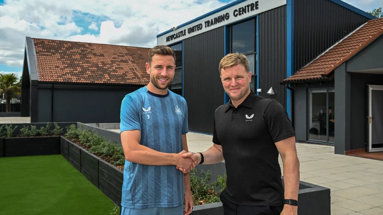 Paul Dummett also signs one-year contact extension with NUFC