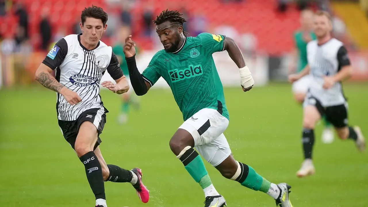 Allan Saint-Maximin not with NUFC squad in Glasgow